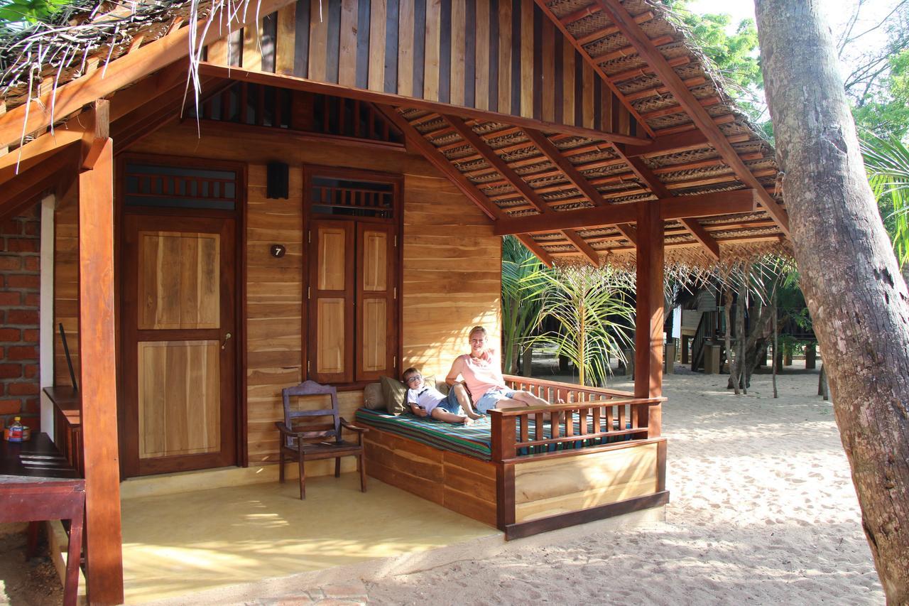 Shiva'S Beach Cabanas Tangalle Ngoại thất bức ảnh